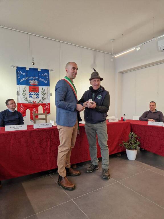 Porto Ceresio - Consegnati il Cigno d'oro 2024 e le borse di studio