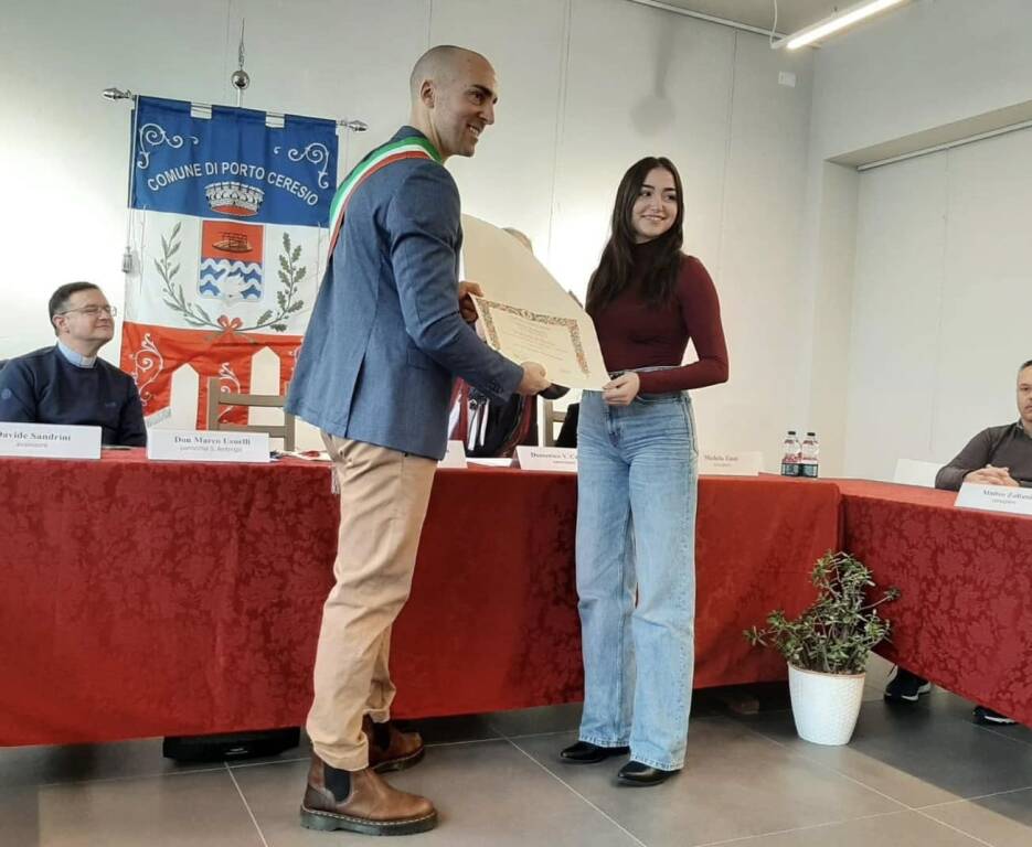 Porto Ceresio - Consegnati il Cigno d'oro 2024 e le borse di studio
