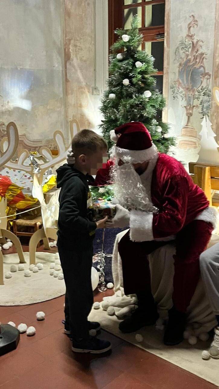 Solidarietà e felicità: un Natale "Come nelle favole" per 65 bambini di Varese