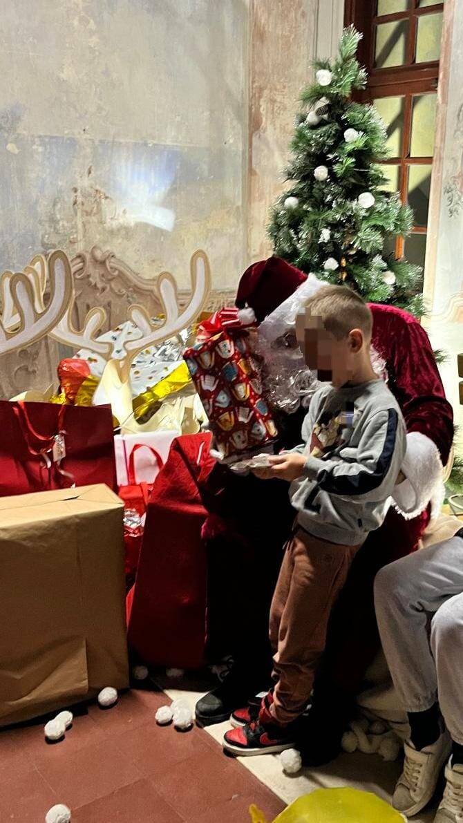 Solidarietà e felicità: un Natale "Come nelle favole" per 65 bambini di Varese
