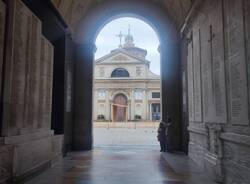 Varese addobbata per Natale