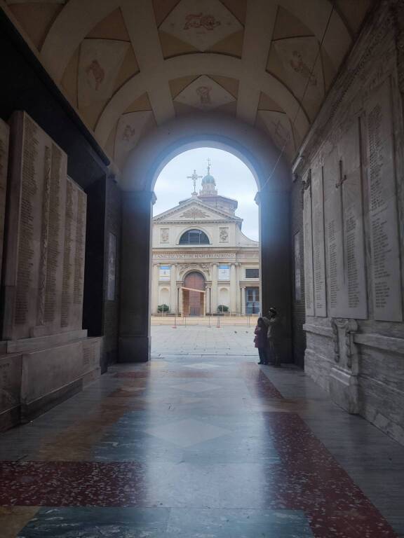 Varese addobbata per Natale