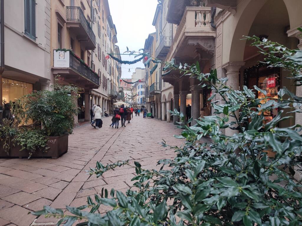 Varese addobbata per Natale