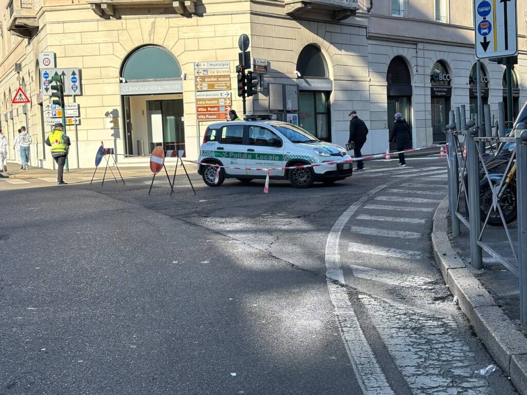 Varese - via Veratti chiusa per riparazioni