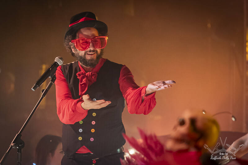 Vinicio Capossela in concerto al Carroponte di Milanoi 