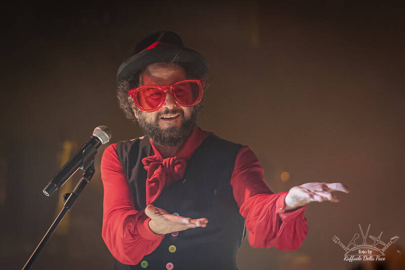 Vinicio Capossela in concerto al Carroponte di Milanoi 