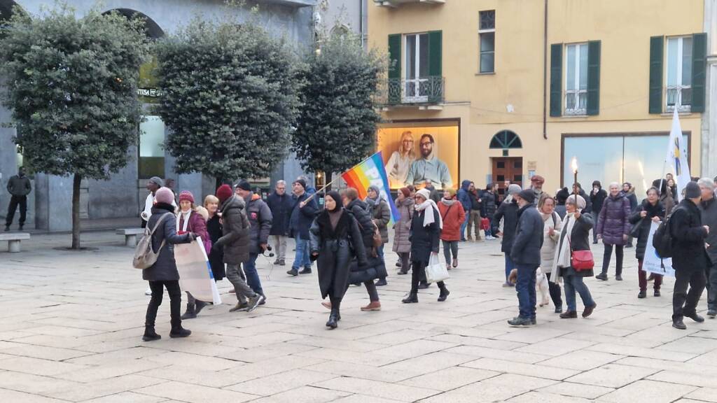 La marcia per la pace sfila a Varese