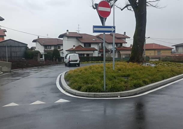 Piazza Corvi a Biandronno ha cambiato volto. Porotti: “Era un’area degradata. Ora facciamola vivere”