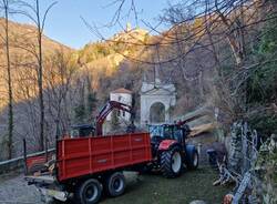 Rimosso l'albero caduto che bloccava la salita al sacro Monte