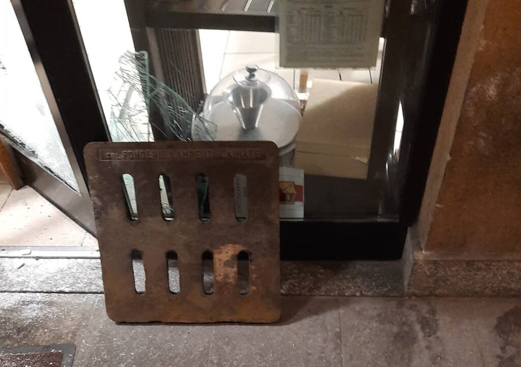 Vedano Olona - Furto con vetrine spaccate in piazzetta della Pace