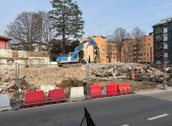Abbattuta l'ex Ferramenta di via Lazio