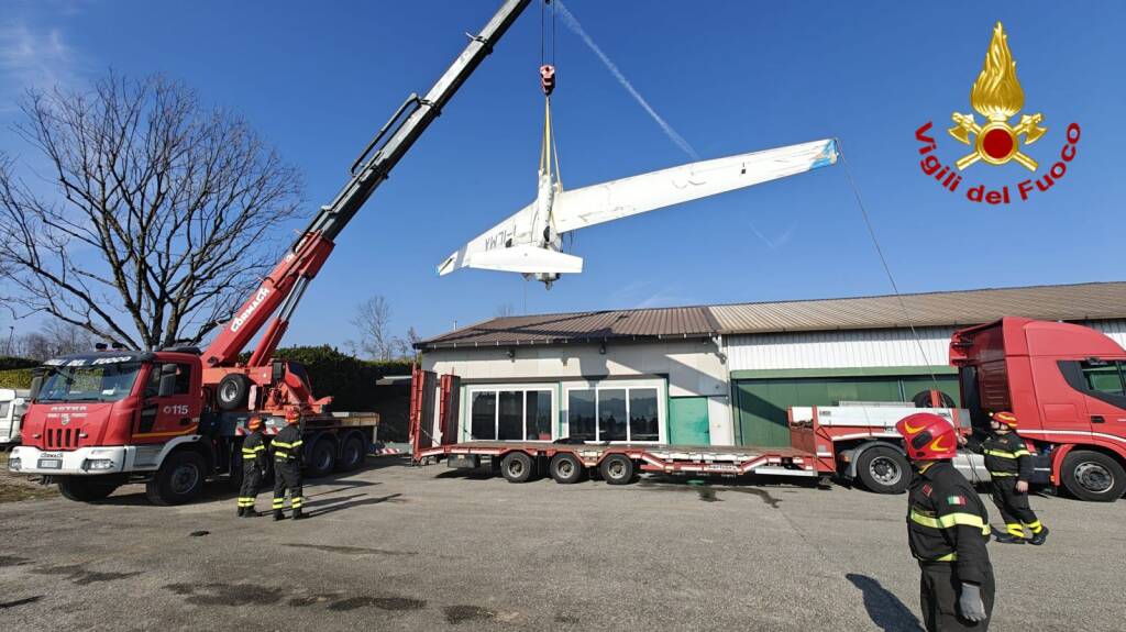 Terminate le operazioni di recupero dell\'aliante caduto nel lago di Varese