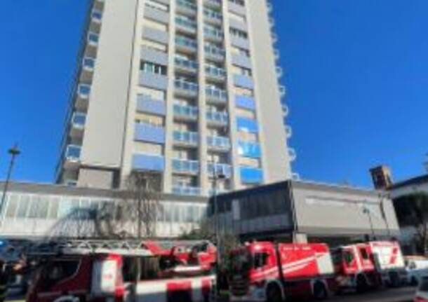 falso allarme a Busto Arsizio grattacielo