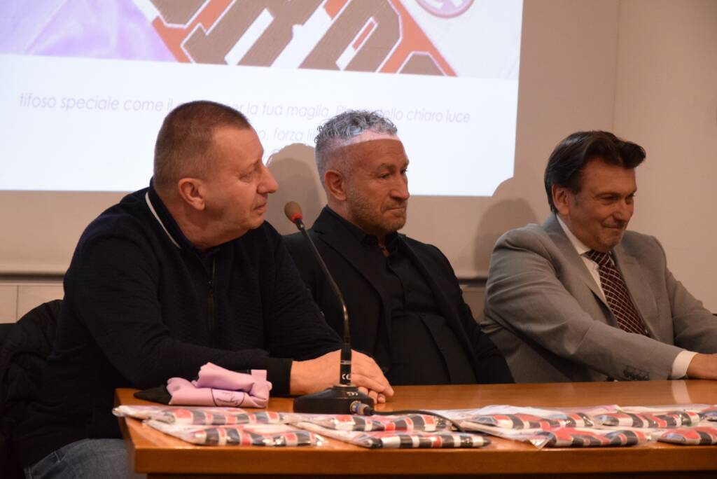 La maglia dedicata a “Fabbro”, tifoso del Legnano calcio. Foto by Antonio Emanuele