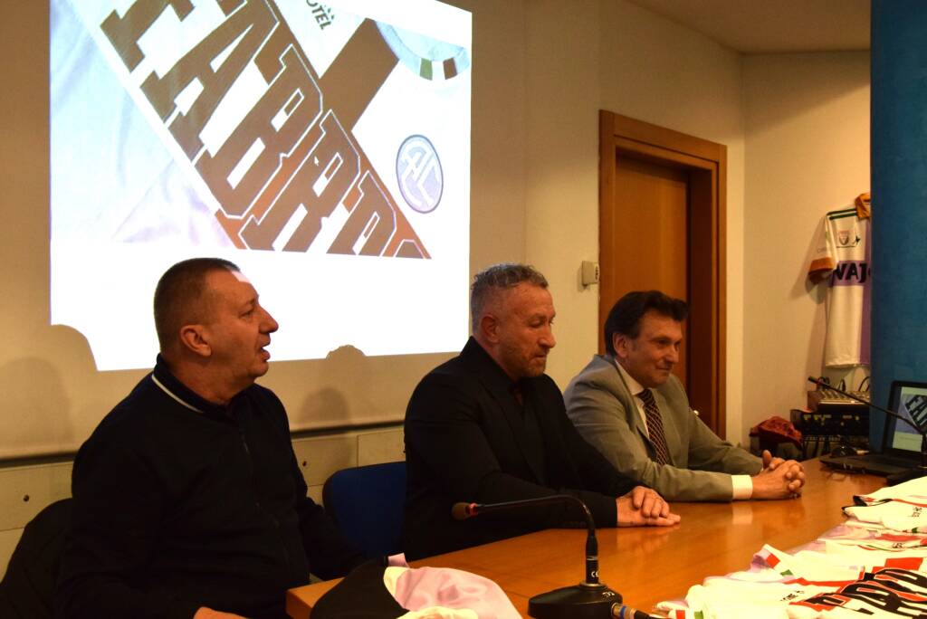 La maglia dedicata a “Fabbro”, tifoso del Legnano calcio. Foto by Antonio Emanuele
