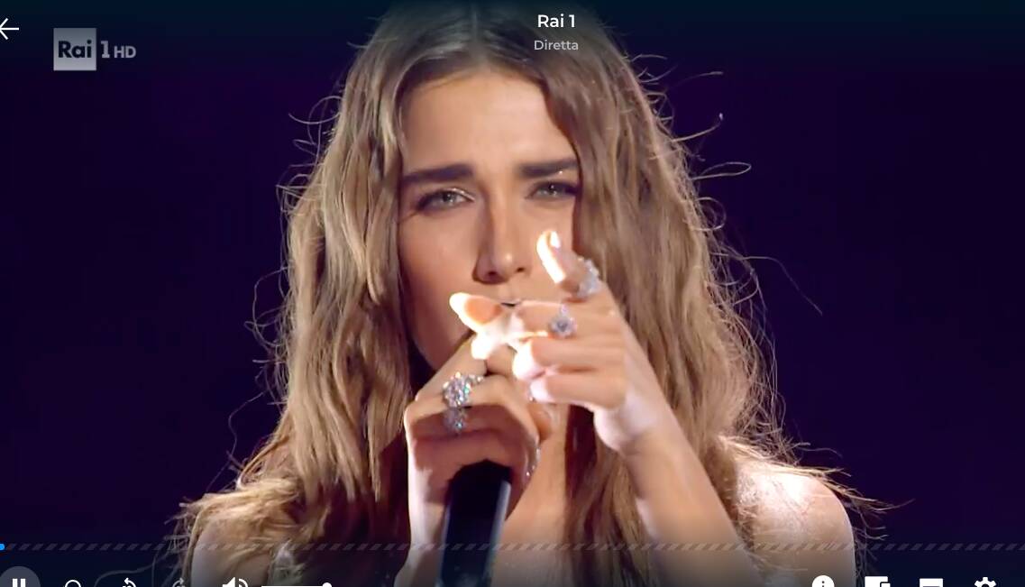 La prima esibizione di Clara a Sanremo 2025