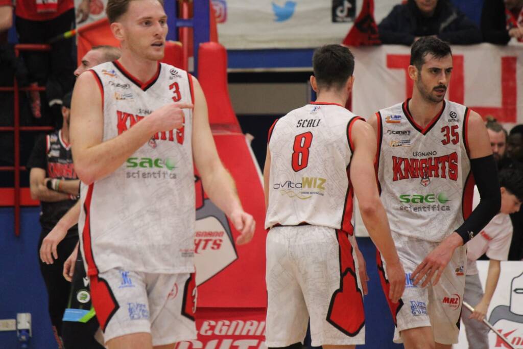 Legnano Basket - Faenza nelle foto di Andrea Bernasconi
