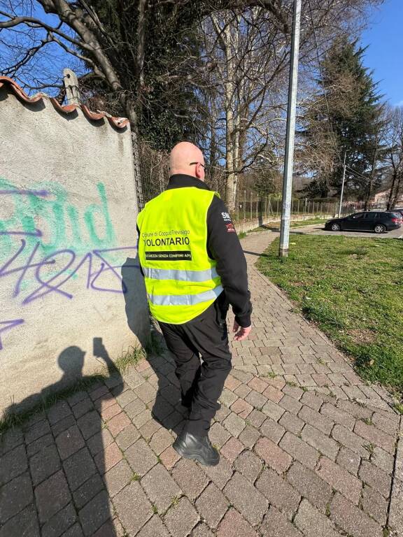 I volontari della sicurezza in azione a Cocquio Trevisago