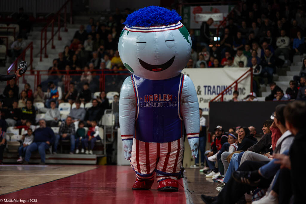 Gli Harlem Globetrotter incantano Varese