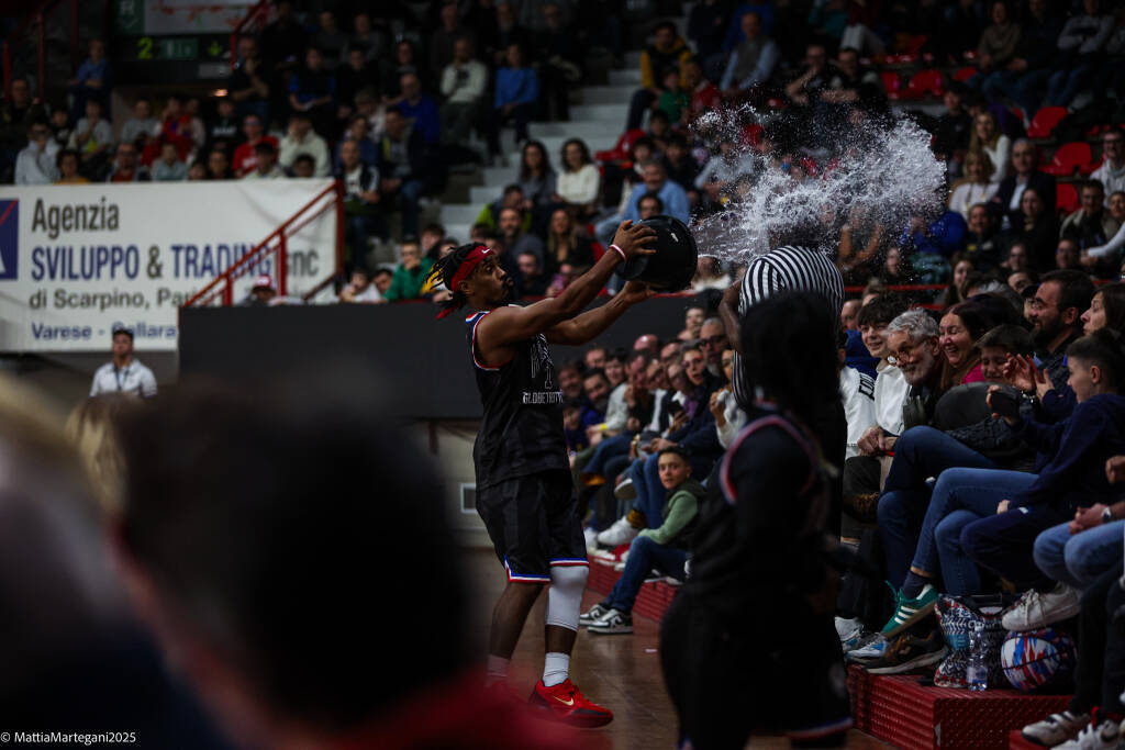 Gli Harlem Globetrotter incantano Varese