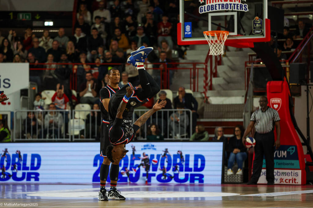 Gli Harlem Globetrotter incantano Varese