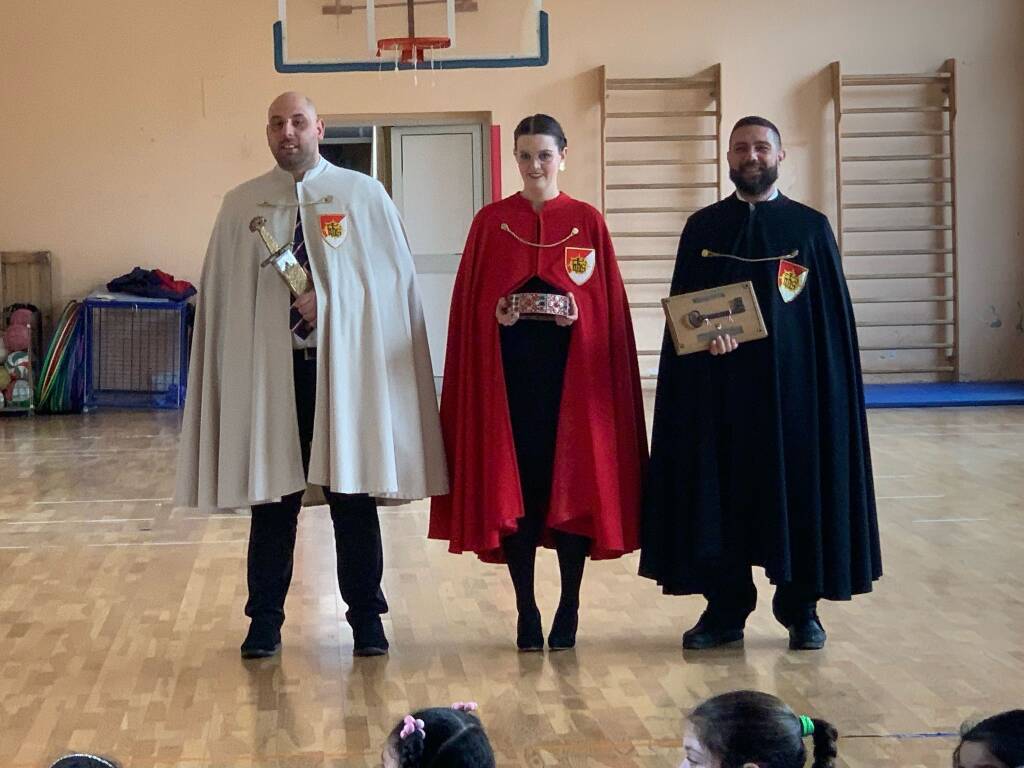 Contrada San Bernardino in visita alle Carducci di Legnano