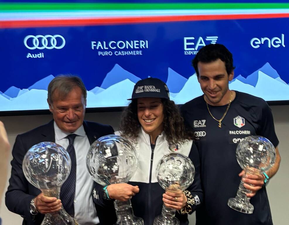 Federica Brignone arriva a Malpensa con la Coppa del mondo di sci alpino