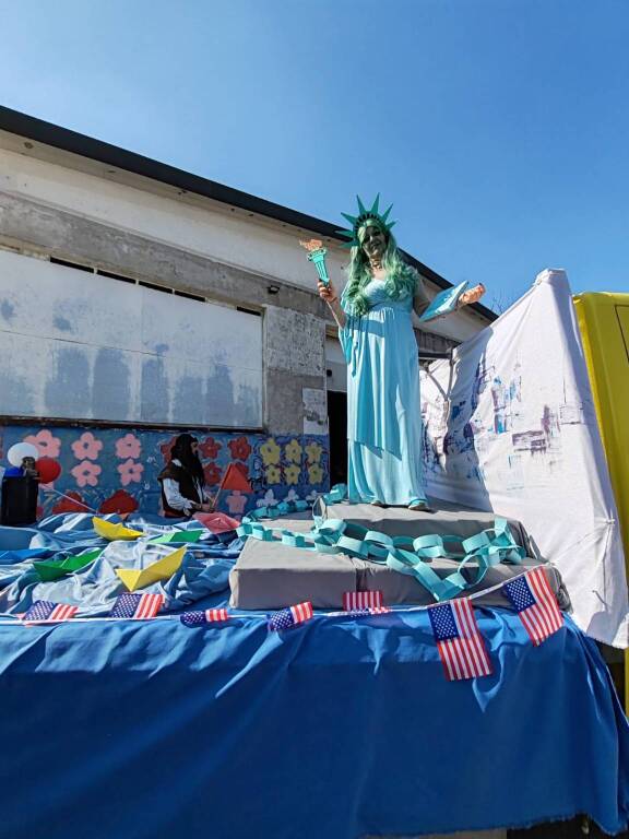Il carnevale di Gorla Minore pensa alle donne della storia