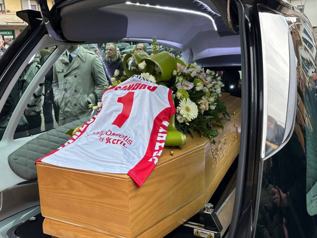 Il funerale di Sandro Galleani a Gazzada Schianno