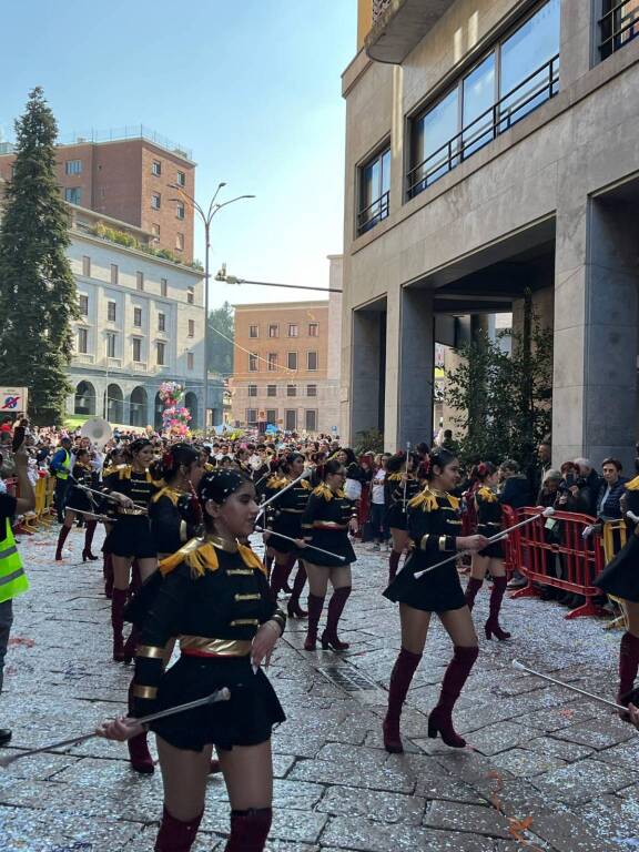 L'associazione "Salvadoreños Unidos En Varese" al Carnevale Bosino