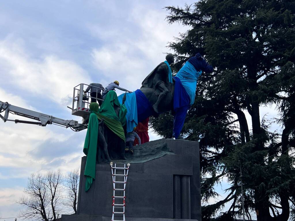 monumento impacchettato urban solid busto arsizio stazione fs