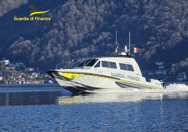 nave imbarcazione guardia di finanza