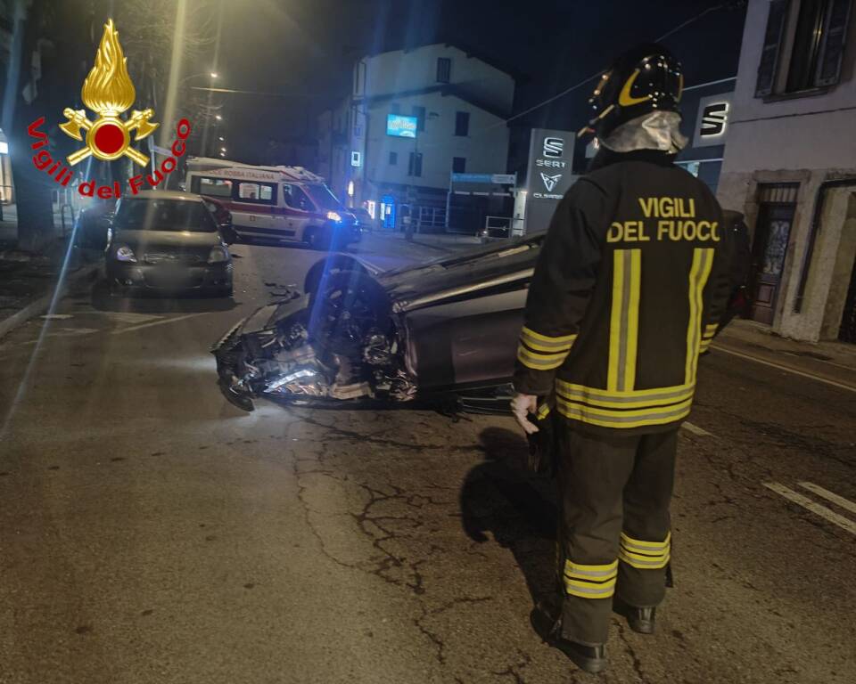 ribaltamento varese viale belforte