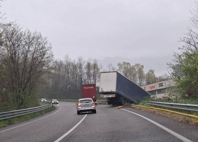 autoarticolato gemonio