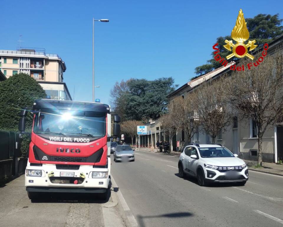 Calcinacci da uno stabile in corso sempione