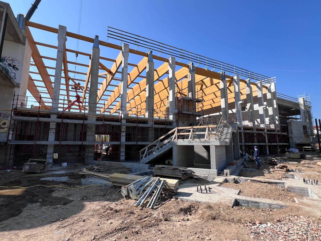 cantiere palaginnastica busto arsizio aprile 2025