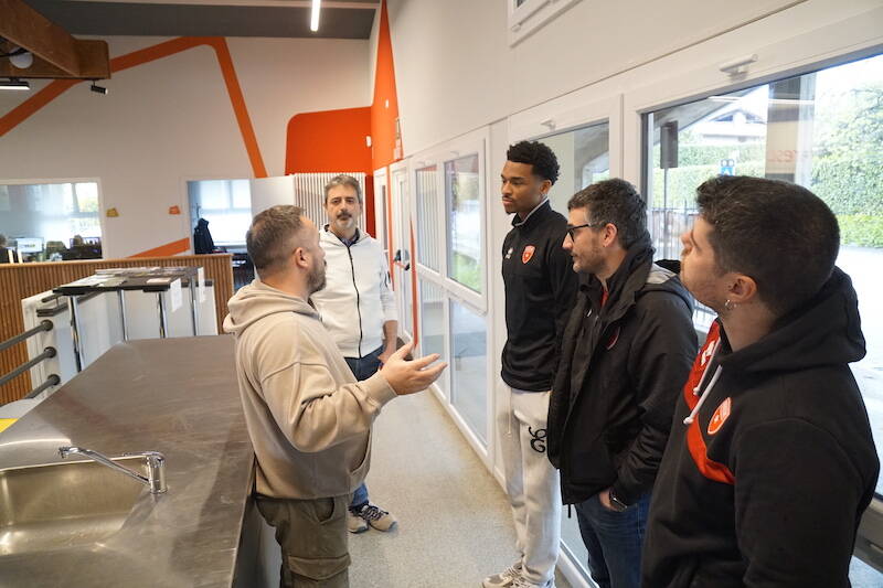 Jaylen Hands in visita a VareseNews