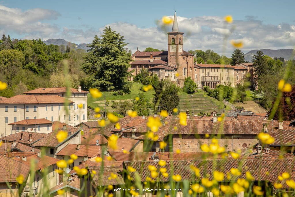 Il borgo di Castiglione Olona in veste primaverile