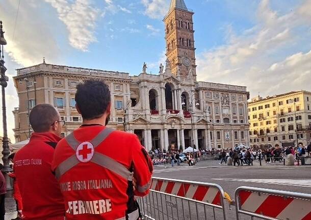I volontari della Croce Rossa di Varese ai funerali del Papa