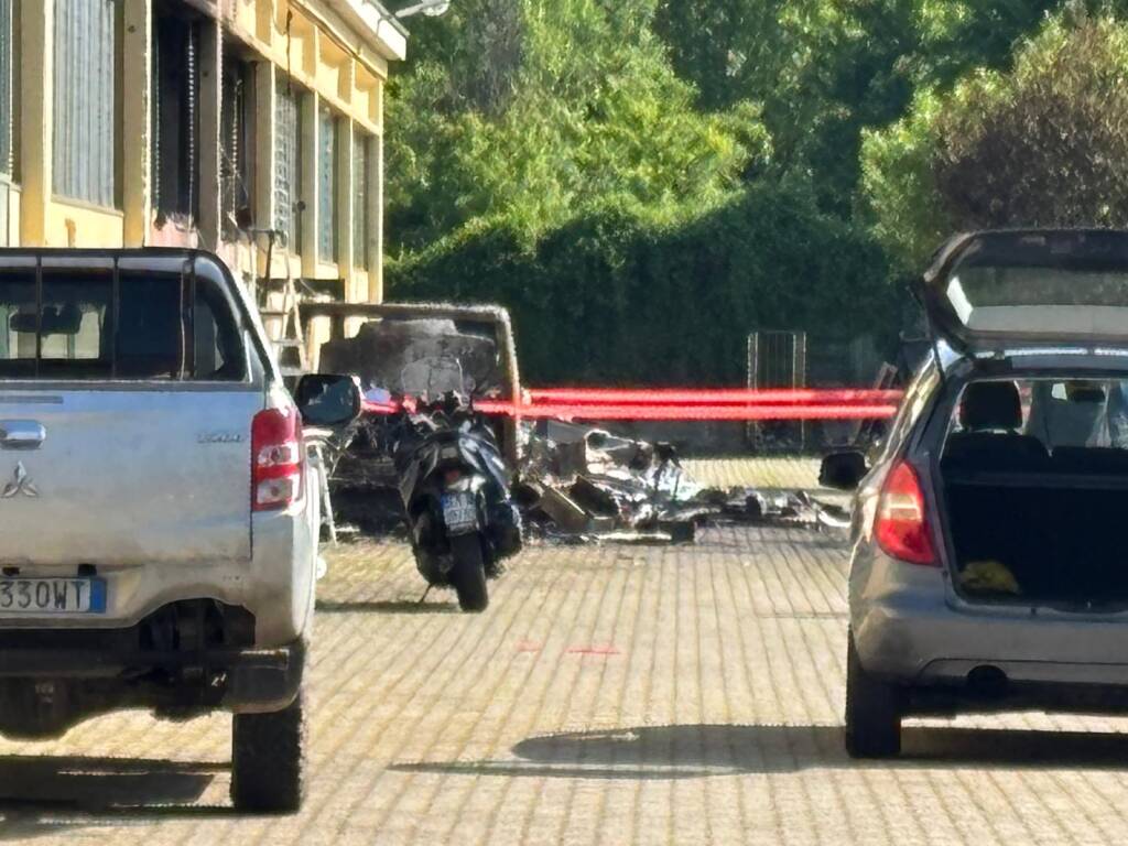Incendio nella notte a Gallarate, due mezzi completamente bruciati