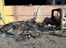 Incendio nella notte a Gallarate, due mezzi completamente bruciati