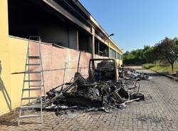 Incendio nella notte a Gallarate, due mezzi completamente bruciati
