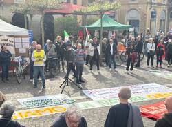 La manifestazione contro l’ospedale unico a Gallarate 