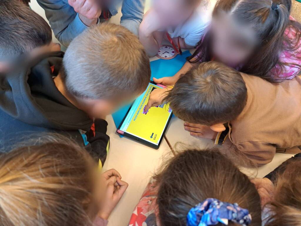 La scuola primaria di Caravate diventa il paese delle meraviglie