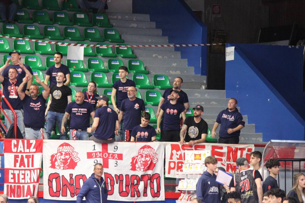 La sfida tra Legnano Basket e Costa Imola - Foto di Alessandro Bernasconi