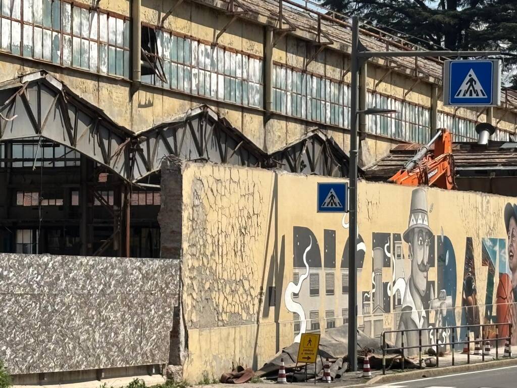 Lavori al cantiere dell'ex Aermacchi