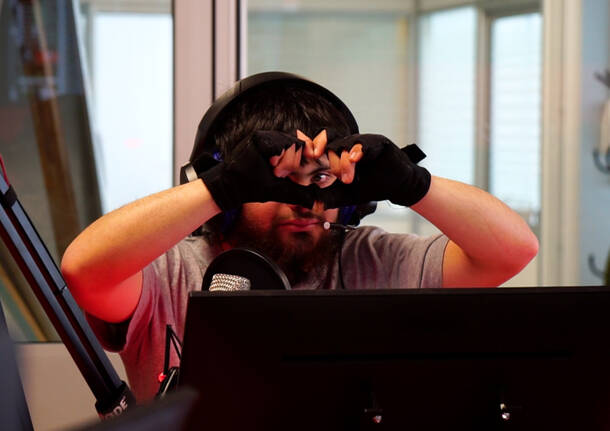 “On air” si diventa grandi, Radio Village raddoppia e si allea con la Magari Domani Onlus