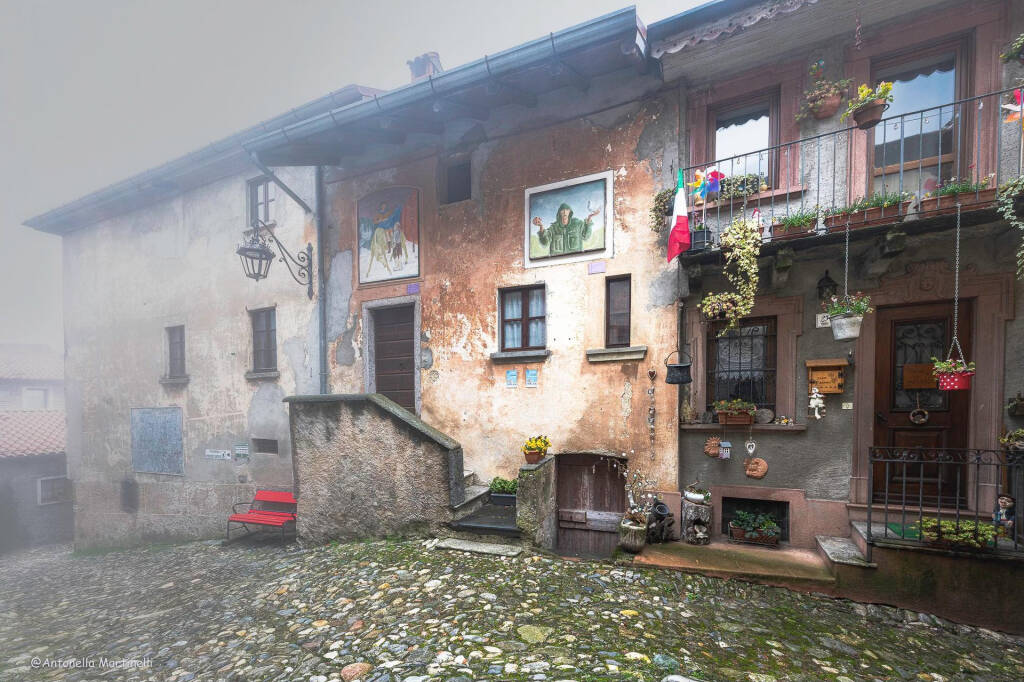 Nella nebbia incantata, Arcumeggia racconta le sue fiabe  Foto di Antonella Martinelli
