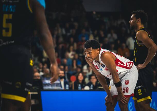 Clamoroso autogol Openjobmetis: Varese spreca tutto in 50″ e si fa battere da Cremona