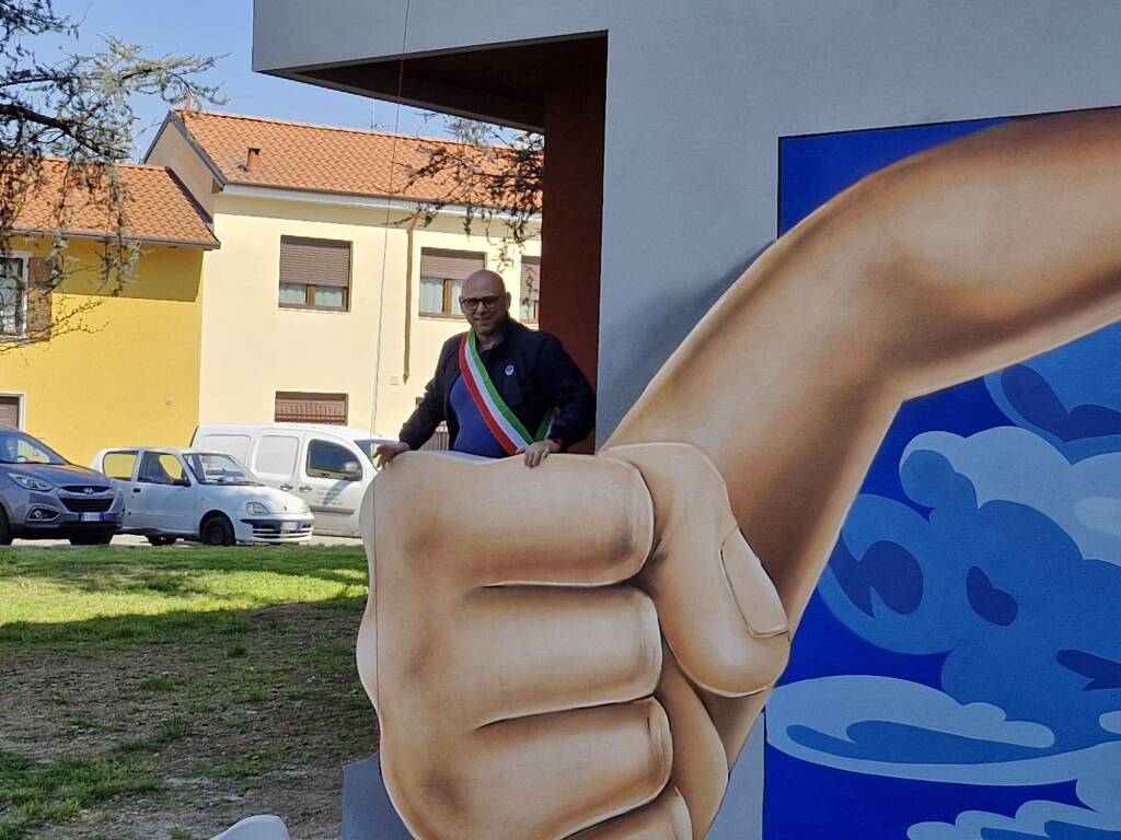 Taglio del nastro a Parabiago per il nuovo murale di Cheone ispirato al manga One Piece